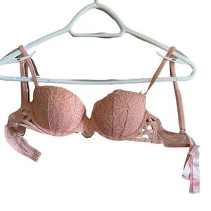 Super cute light pink bra with lace and sparkles, from Victoria secret PINK
